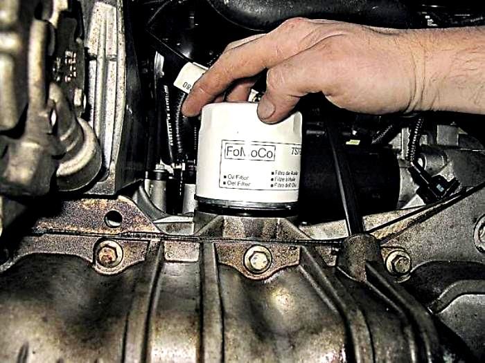 Замена масла в двигателе Форд Фокус - пошаговая инструкция с фото и видео